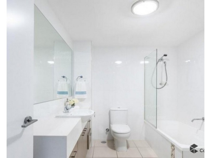 9/11 Riding Road, Hawthorne QLD 4171