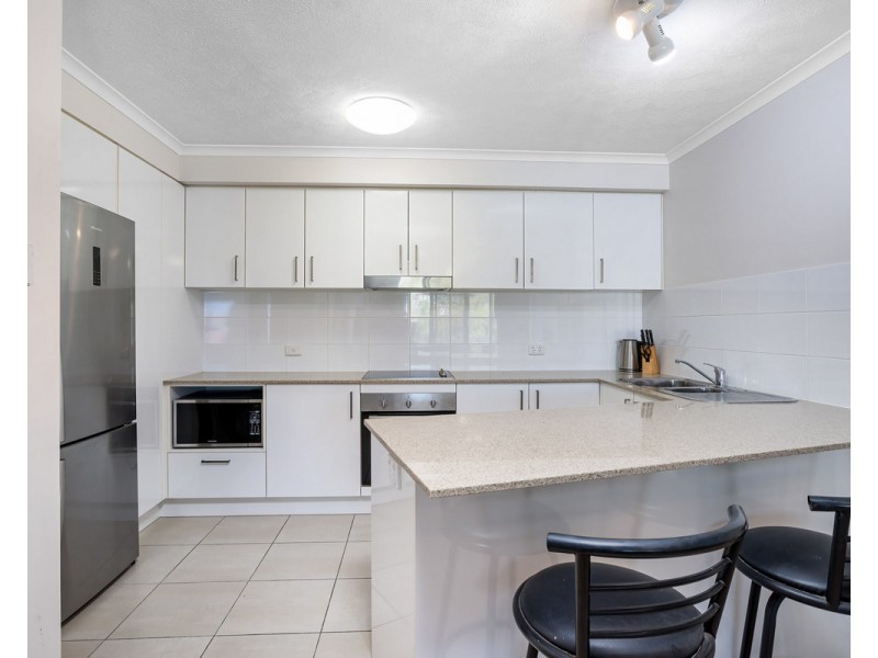 15/8 Ahern Street, Labrador QLD 4215