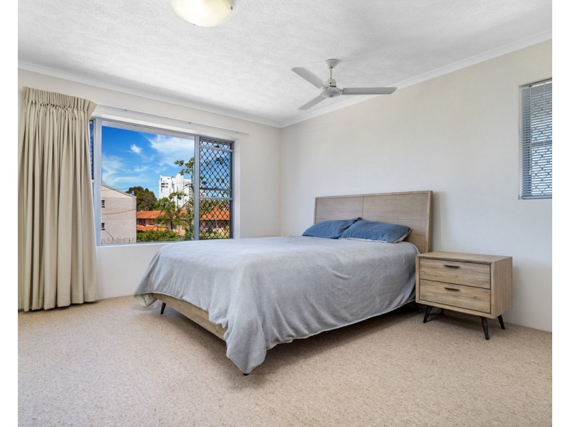 15/8 Ahern Street, Labrador QLD 4215