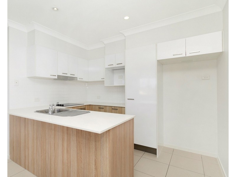 8/425 Pine Ridge Road, Runaway Bay QLD 4216