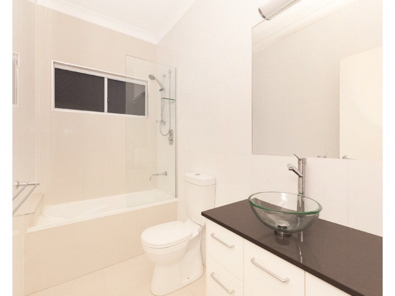 42 Dover Street, Hawthorne QLD 4171