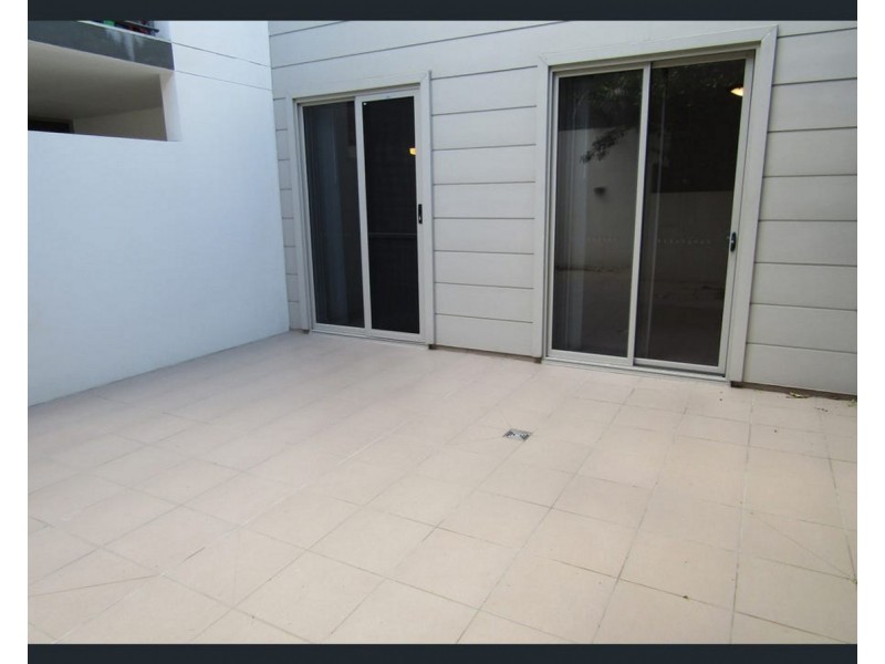 11 Riding Road, Hawthorne QLD 4171