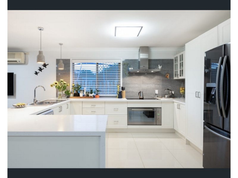 3 Crowsnest Close, Parkwood QLD 4214