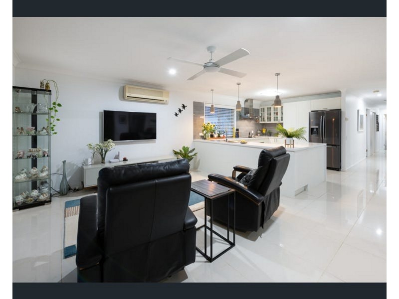 3 Crowsnest Close, Parkwood QLD 4214