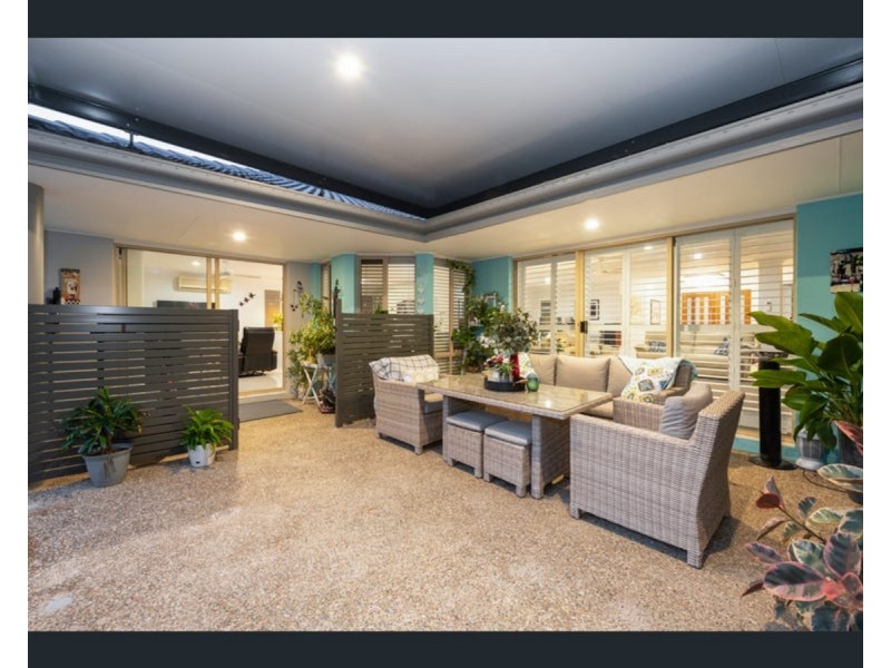 3 Crowsnest Close, Parkwood QLD 4214