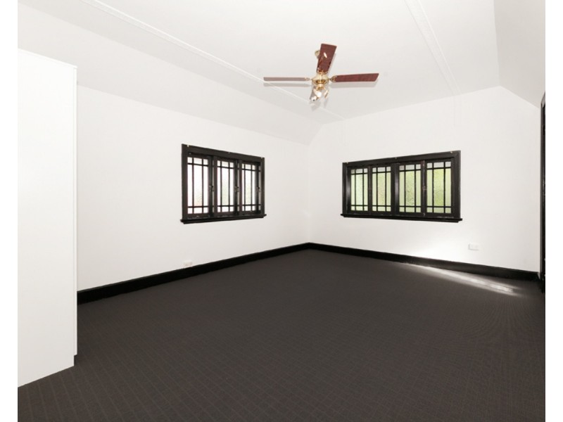 45 Hawthorne Road, Hawthorne QLD 4171