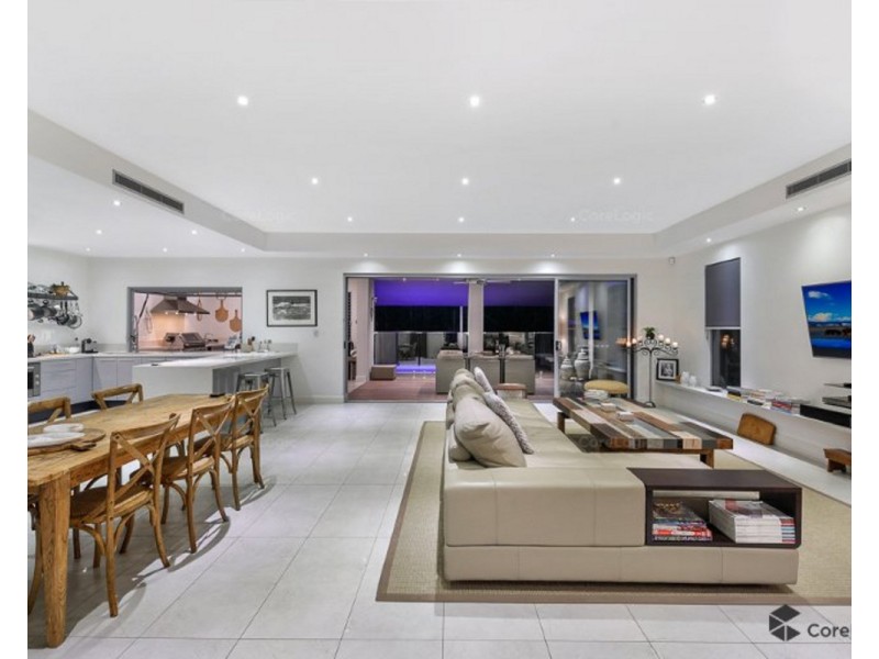 9 Plover Avenue, Paradise Point QLD 4216