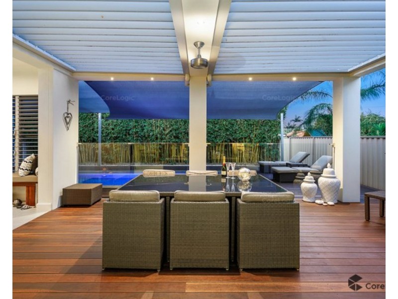 9 Plover Avenue, Paradise Point QLD 4216