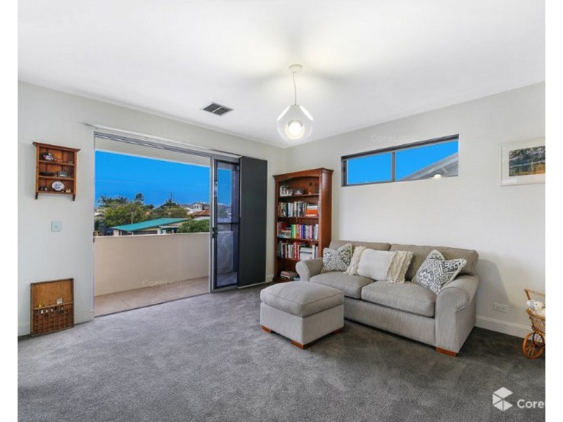 9 Plover Avenue, Paradise Point QLD 4216