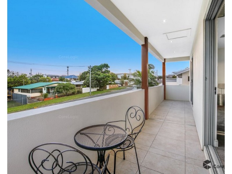 9 Plover Avenue, Paradise Point QLD 4216