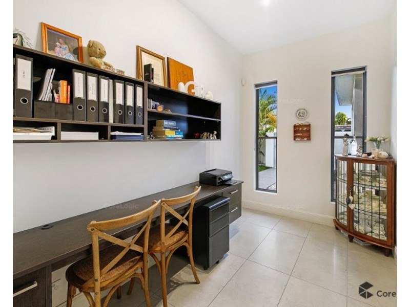 9 Plover Avenue, Paradise Point QLD 4216