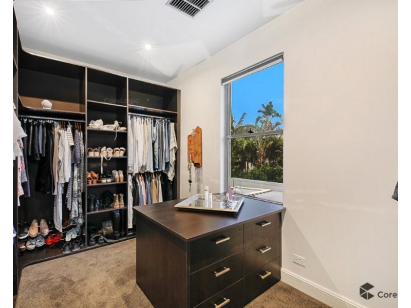 9 Plover Avenue, Paradise Point QLD 4216