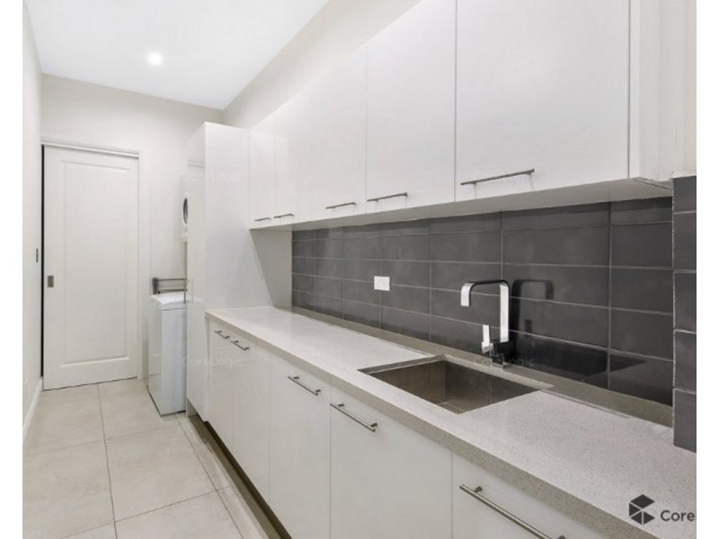 9 Plover Avenue, Paradise Point QLD 4216