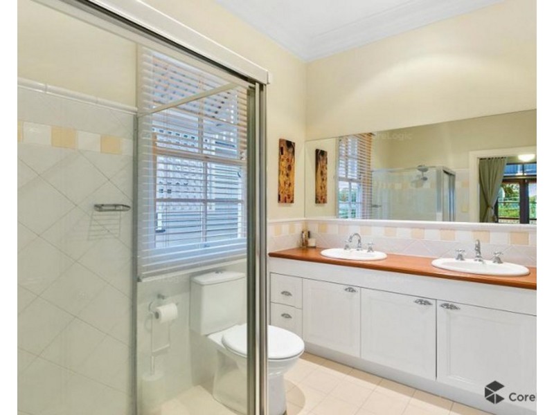 35 McDonald Street, Hawthorne QLD 4171