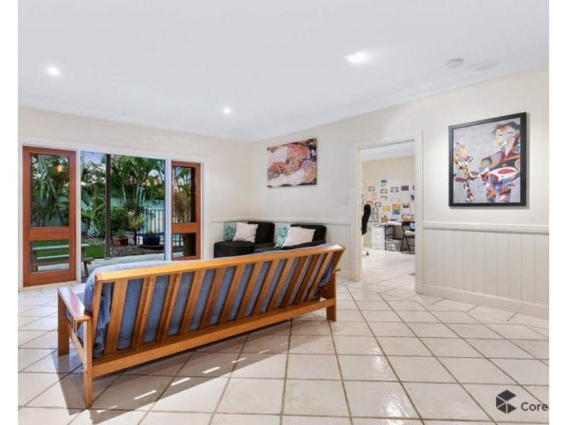 35 McDonald Street, Hawthorne QLD 4171