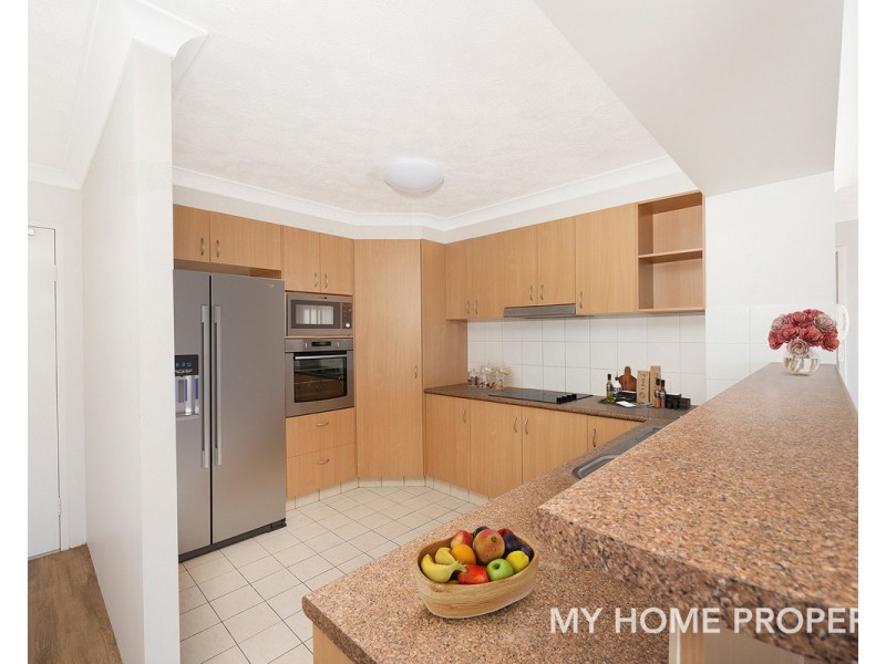 16/4 Proud Street, Labrador QLD 4215