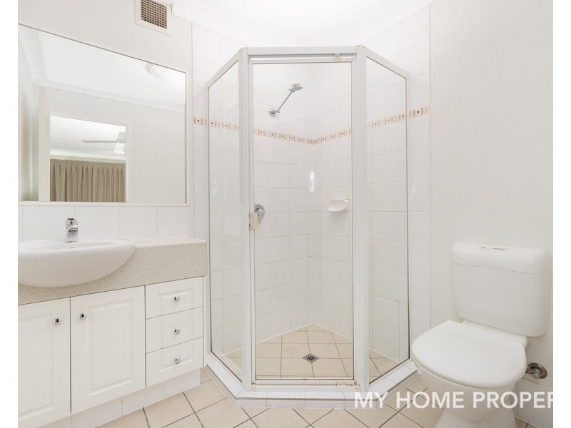 16/4 Proud Street, Labrador QLD 4215