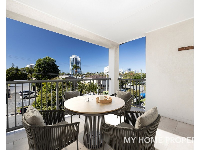 16/4 Proud Street, Labrador QLD 4215