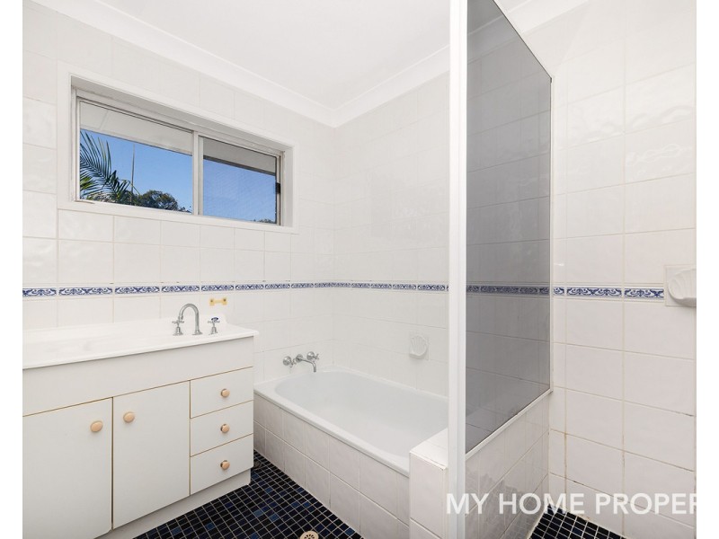 18 Vortigern Street, Carindale QLD 4152