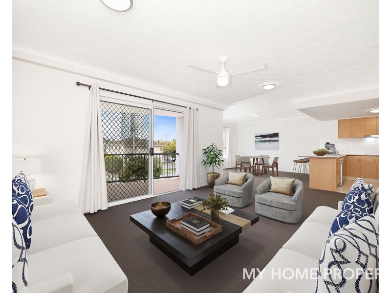 9/4 Proud Street, Labrador QLD 4215