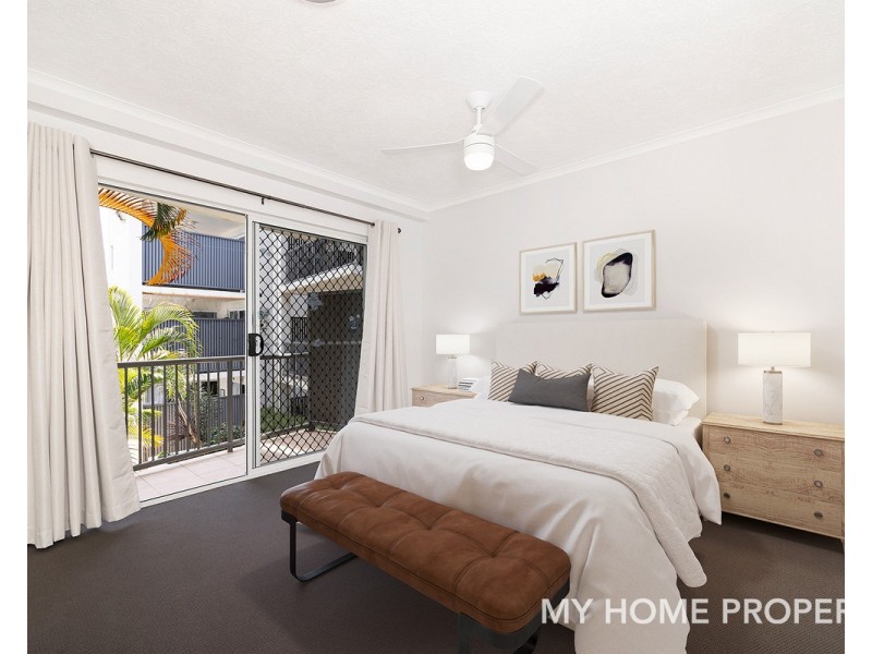 9/4 Proud Street, Labrador QLD 4215