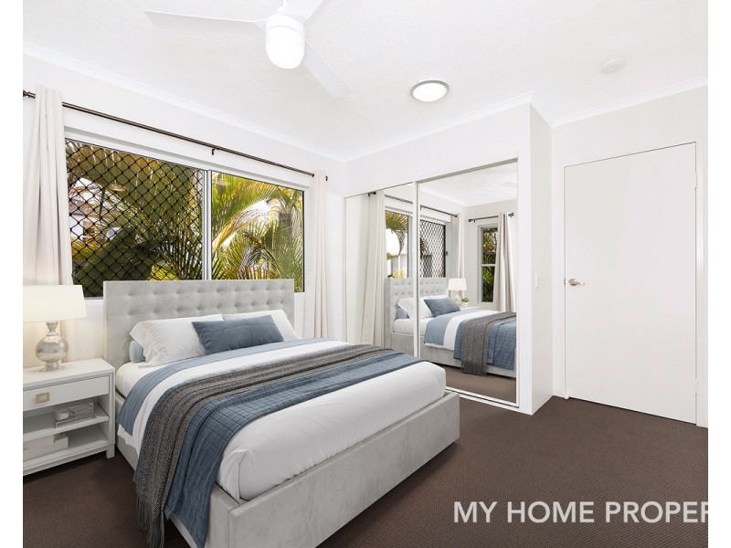 9/4 Proud Street, Labrador QLD 4215