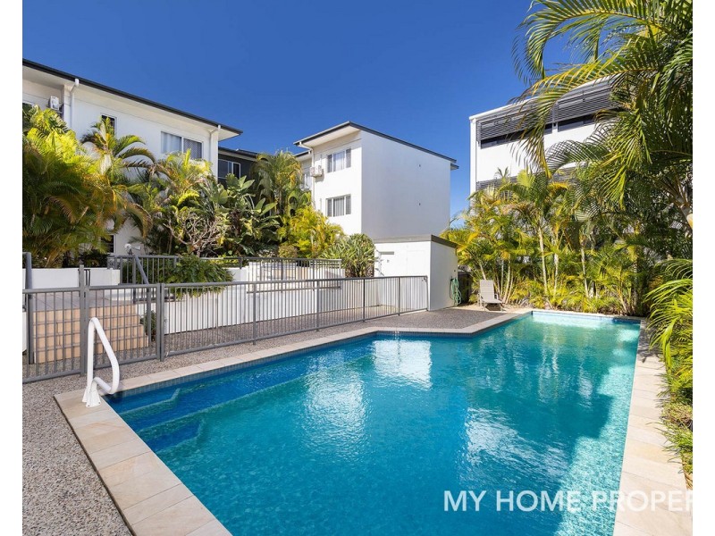 9/4 Proud Street, Labrador QLD 4215