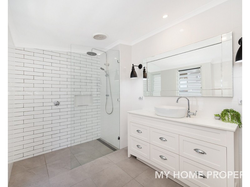 57 Lewis Street, Camp Hill QLD 4152