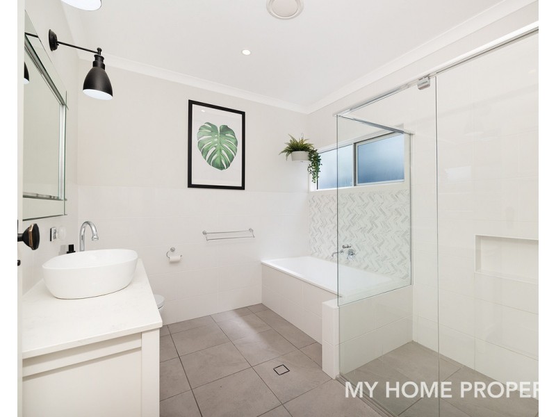 57 Lewis Street, Camp Hill QLD 4152