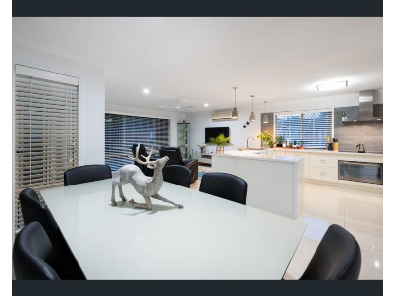 3 Crowsnest Close, Parkwood QLD 4214
