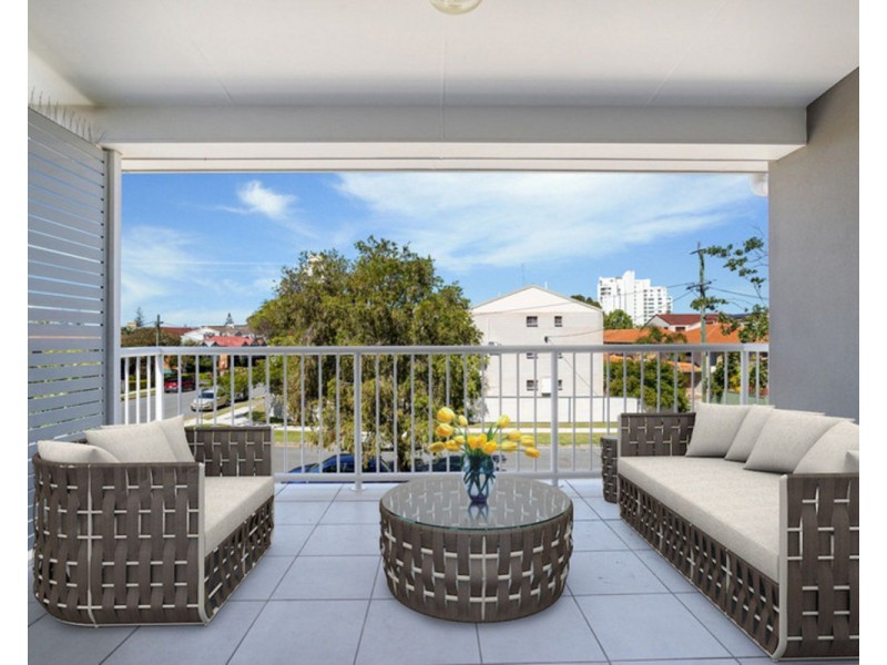 15/8 Ahern Street, Labrador QLD 4215