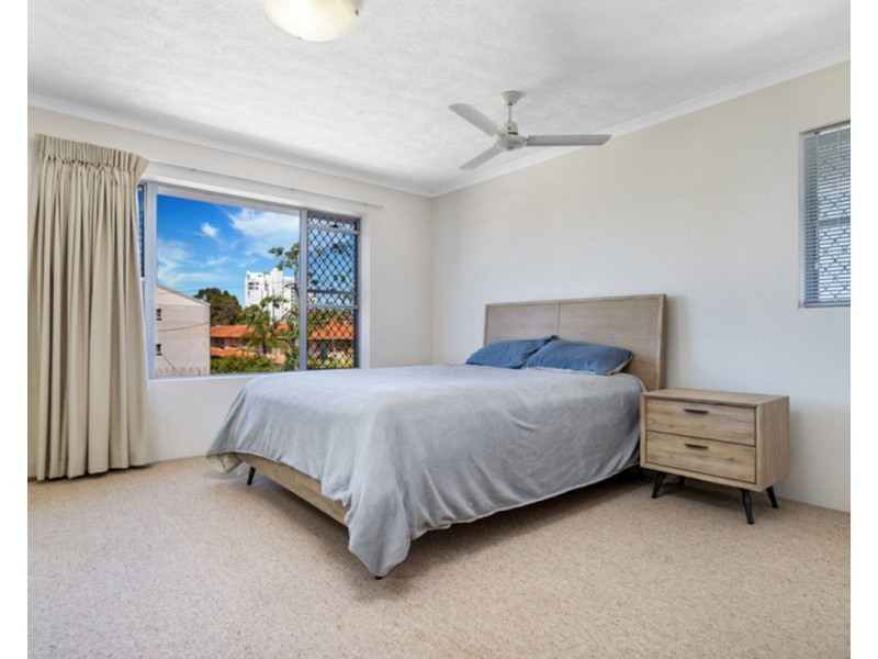 15/8 Ahern Street, Labrador QLD 4215