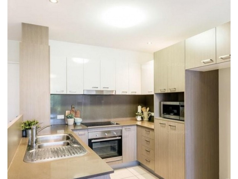 2/11 Riding Road, Hawthorne QLD 4171