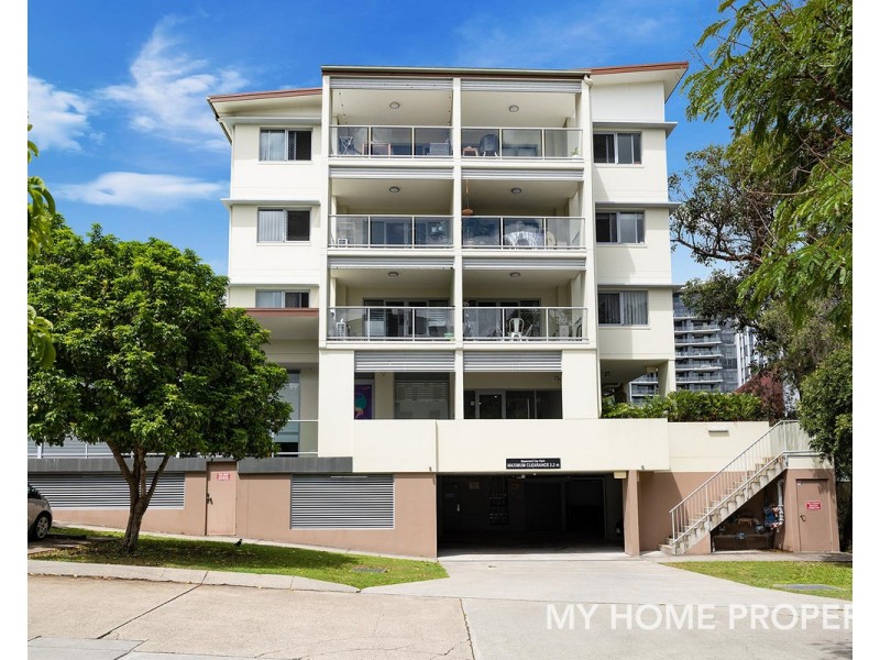 1/143 Cavendish Road, Coorparoo QLD 4151