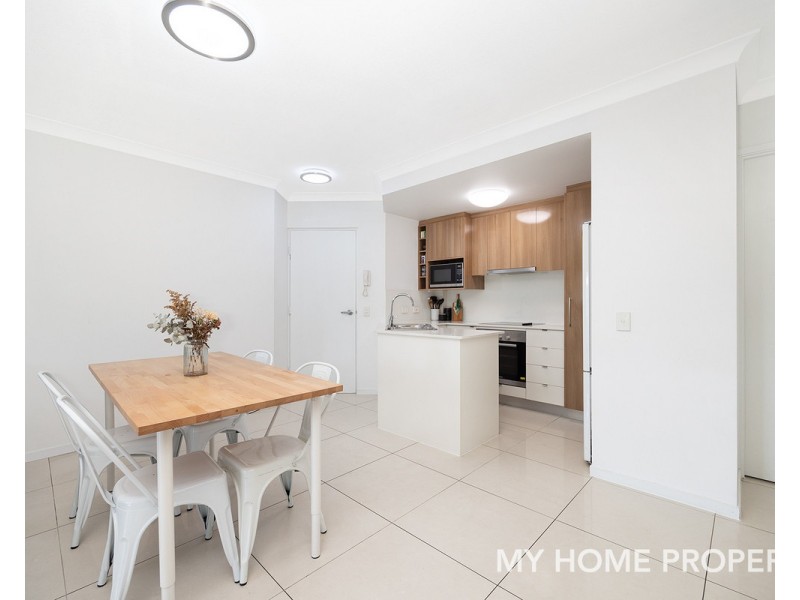 1/143 Cavendish Road, Coorparoo QLD 4151