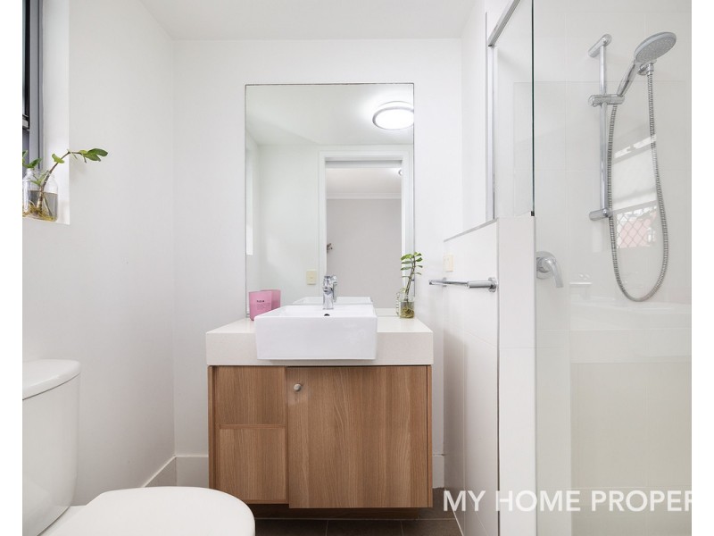 1/143 Cavendish Road, Coorparoo QLD 4151