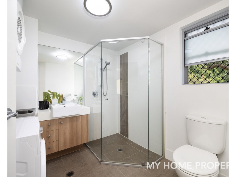 1/143 Cavendish Road, Coorparoo QLD 4151