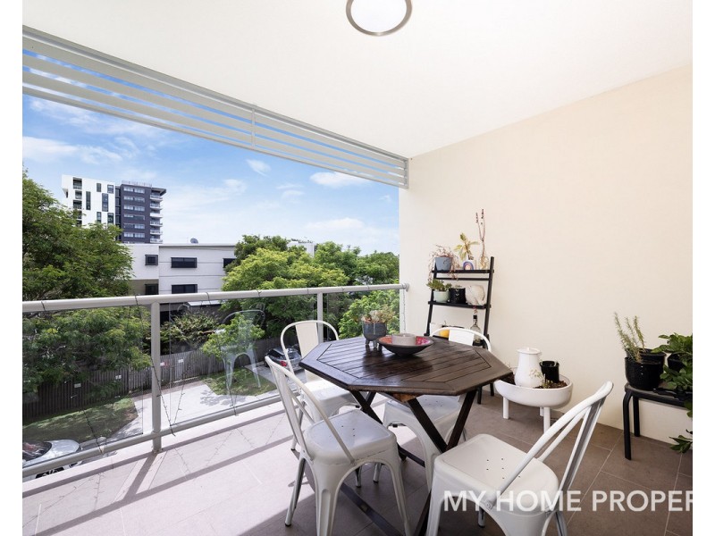 1/143 Cavendish Road, Coorparoo QLD 4151
