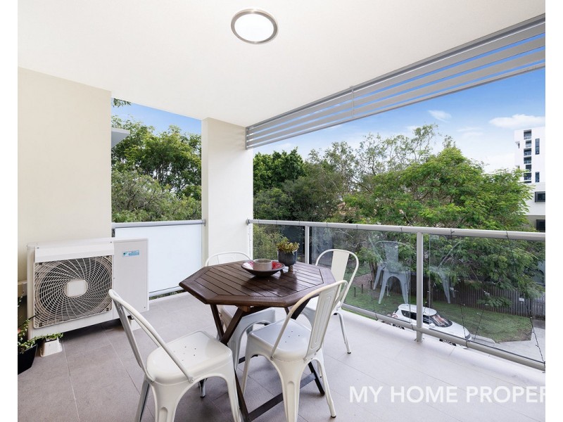 1/143 Cavendish Road, Coorparoo QLD 4151
