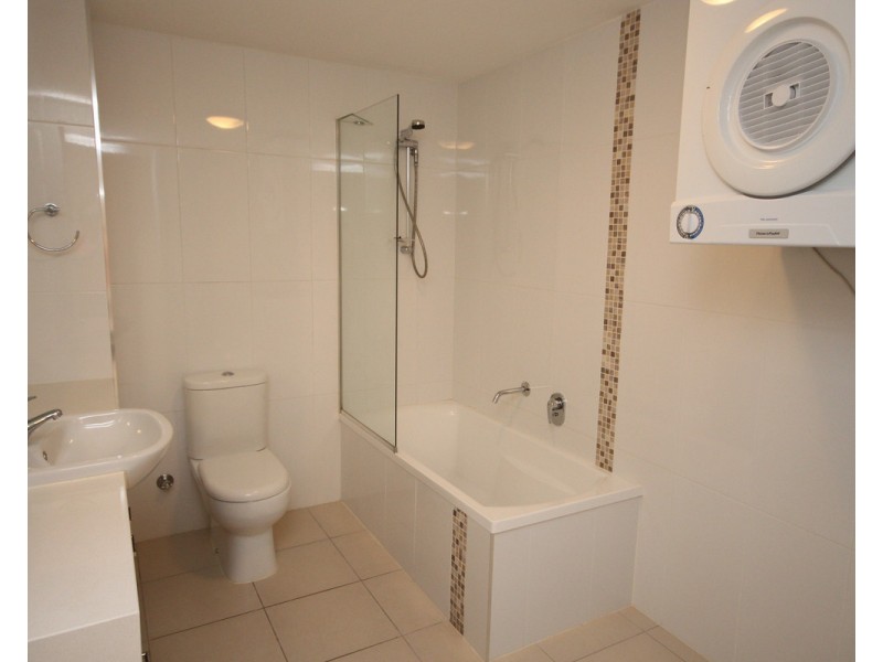 11 Riding Road, Hawthorne QLD 4171