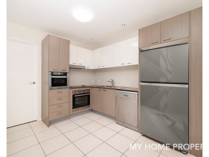 11 Riding Road, Hawthorne QLD 4171