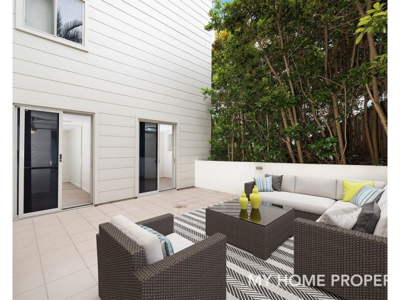 11 Riding Road, Hawthorne QLD 4171