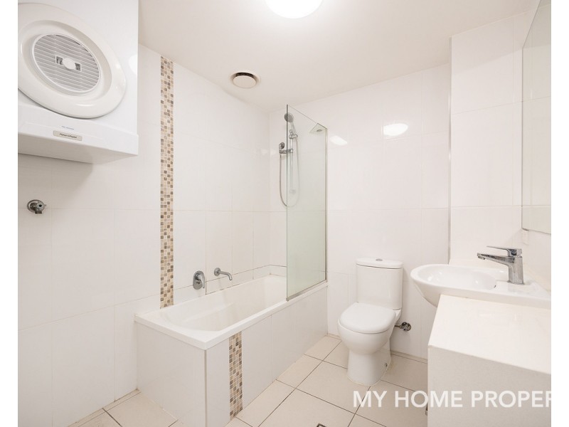 11 Riding Road, Hawthorne QLD 4171