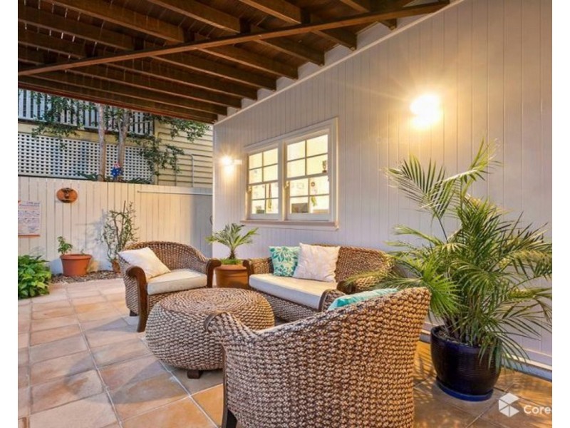 35 McDonald Street, Hawthorne QLD 4171