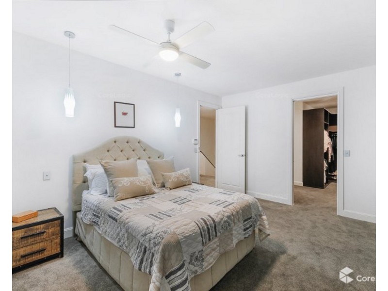9 Plover Avenue, Paradise Point QLD 4216