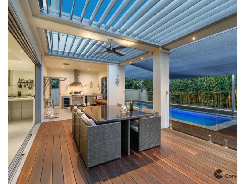 9 Plover Avenue, Paradise Point QLD 4216