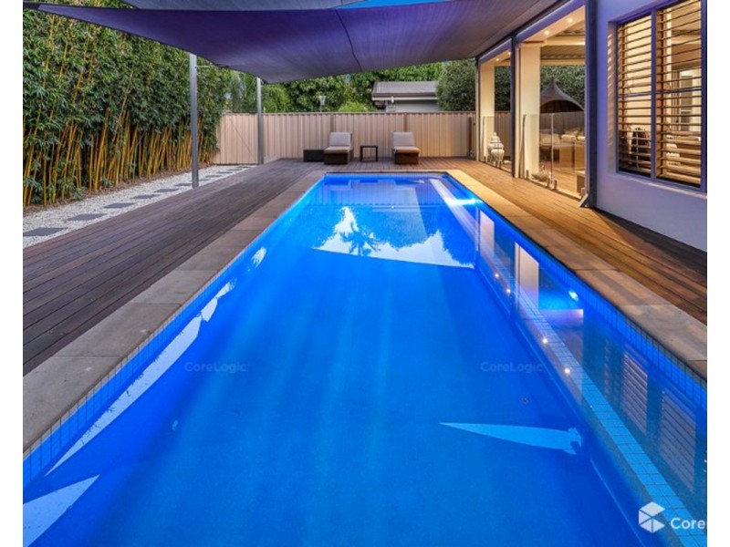 9 Plover Avenue, Paradise Point QLD 4216
