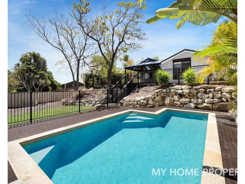 6 Jindabyne Crt, Highland Park QLD 4211