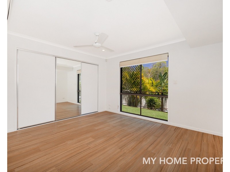 6 Jindabyne Crt, Highland Park QLD 4211