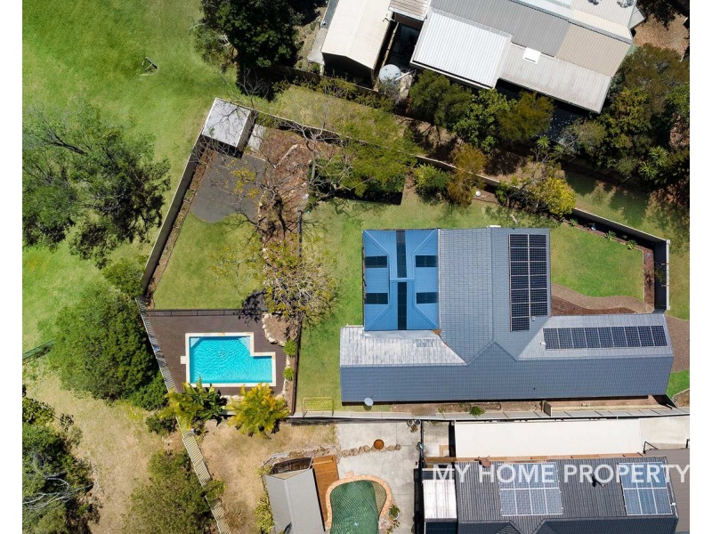 6 Jindabyne Crt, Highland Park QLD 4211